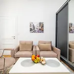 Διαμέρισμα Titova Street Design Triplex *