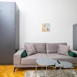 Διαμέρισμα Titova Street Design Triplex