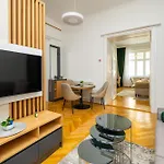 Titova Street Design Triplex Διαμέρισμα *