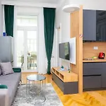 Διαμέρισμα Titova Street Design Triplex