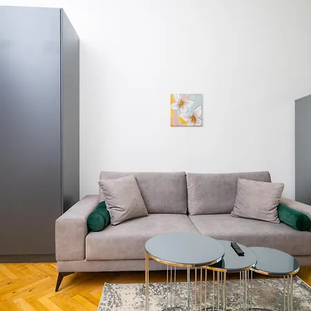 Apartman Titova Street Design Triplex