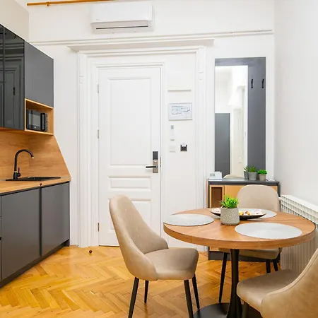 Apartman Titova Street Design Triplex