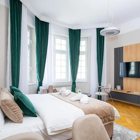 Titova Street Design Triplex Apartman