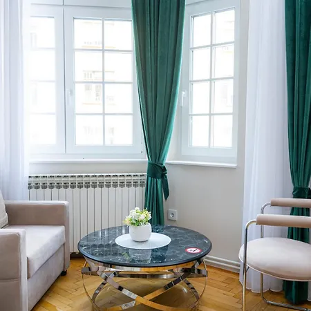 Apartman Titova Street Design Triplex