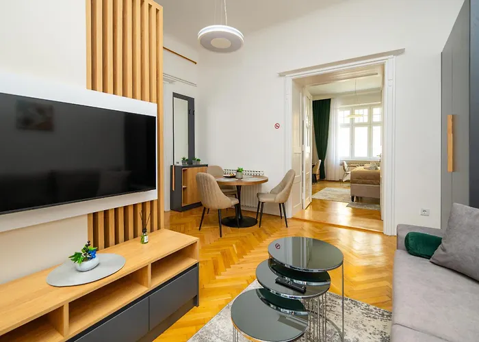 Titova Street Design Triplex 아파트 *