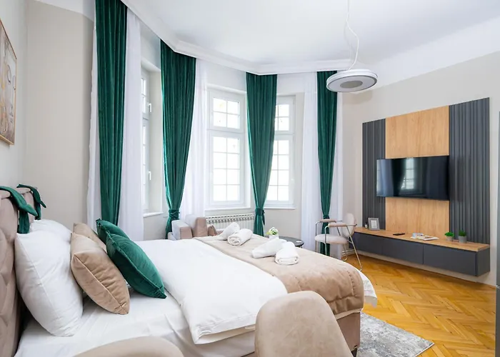 Titova Street Design Triplex 아파트